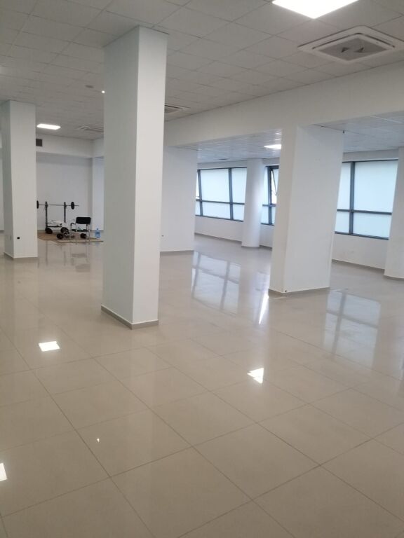 Jepet me qira ambient biznesi – Pranë Shkollës “Ismail Qemali”