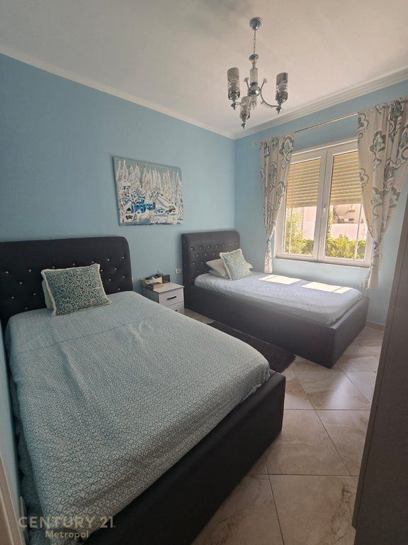 Appartamento moderno 2+1+2 con parcheggio, in affitto vicino al Giardino Botanico 1.100 € /Mese