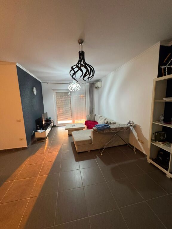 Jepet me qira apartament 2+1+2