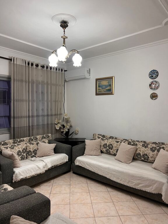 Jepet me qira 2+1+1 Astir prane Oslos 500 mije leke