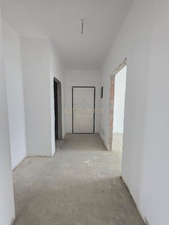 Apartament 2+1 per shitje ne Porcelan