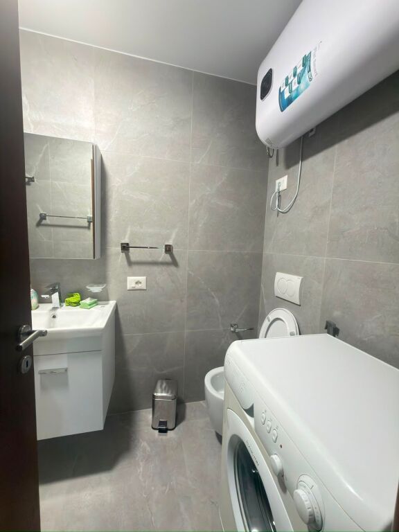 Jepet me qira apartament 2+1+2+parking tek Komuna e Parisit