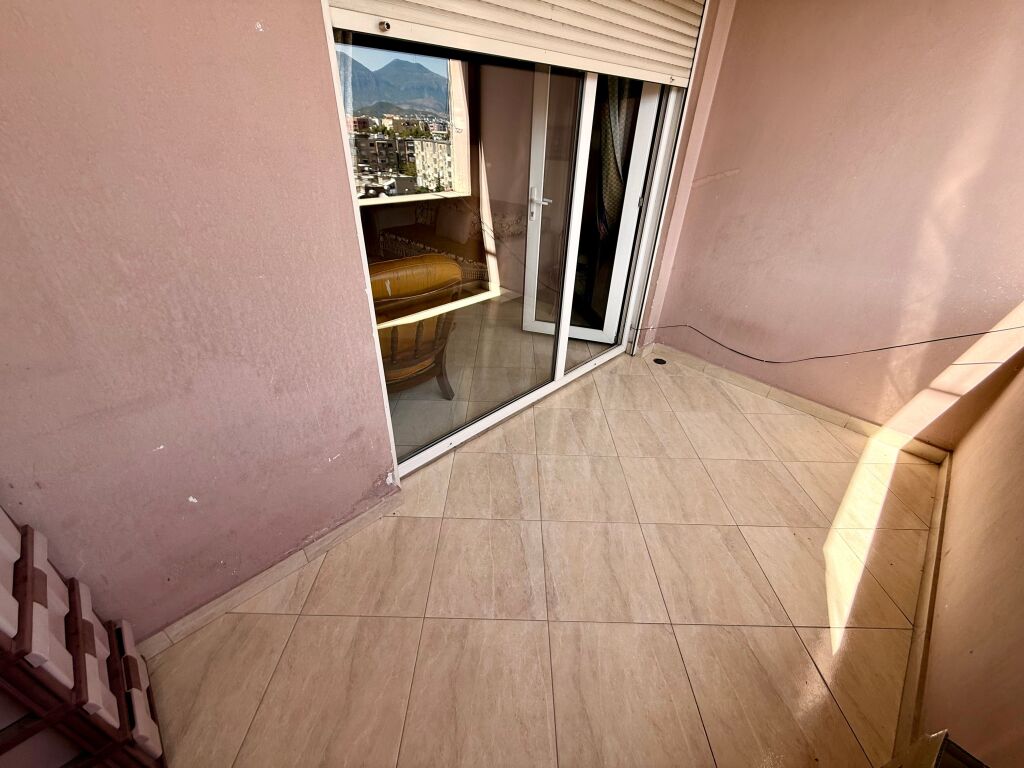 📣 QERA Apartament 1+1 📍 Rruga “Siri Kodra”, Brenda Unazes Se Vogel, Prane Market “Xhangolli” ✨
