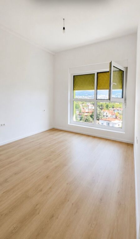 Shitet apartament 2+1