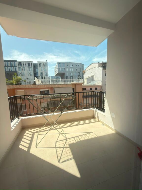 Jepet me qira apartament 2+1+2+parking tek Komuna e Parisit