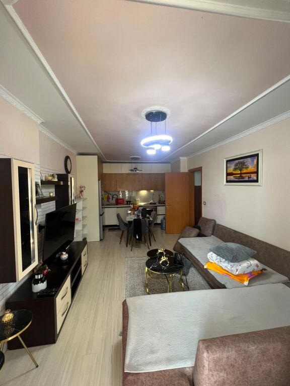 apartament 2+1+2 per  shitje   përballë kompleksit frata