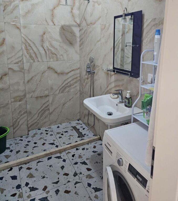 Jepet apartament 2+1 me qira tek Kompleksi Mangalem 21 , Rruga Ali Demi .