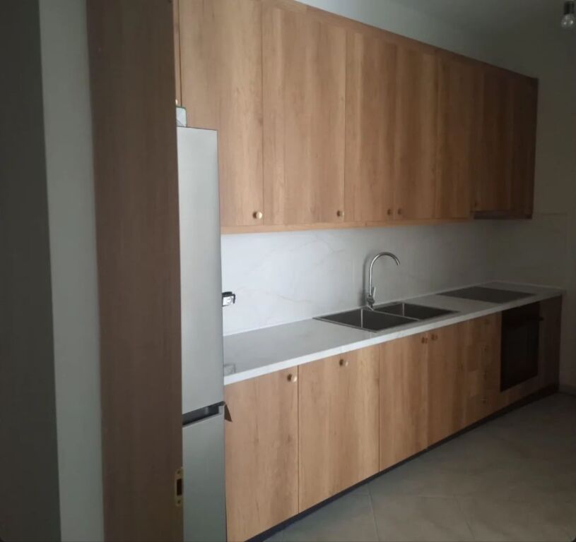 FRESK, APARTAMENT ME QERA 2+1+2