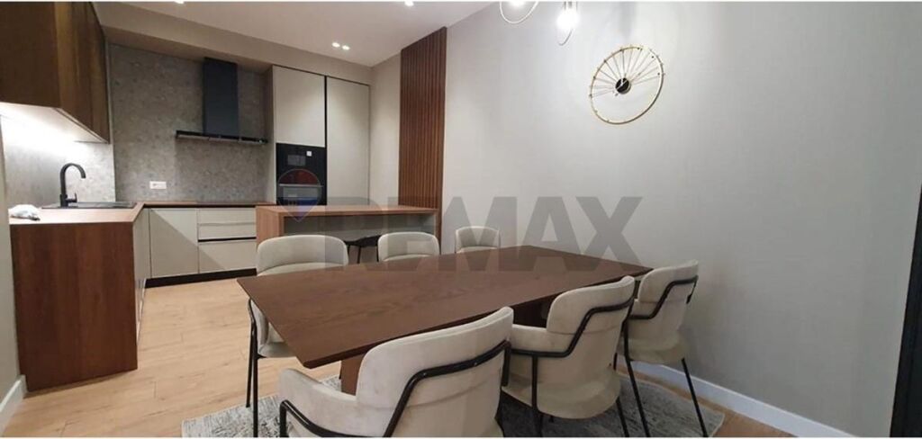Jepet me qira apartament luksoz 2+1+ Parkim
