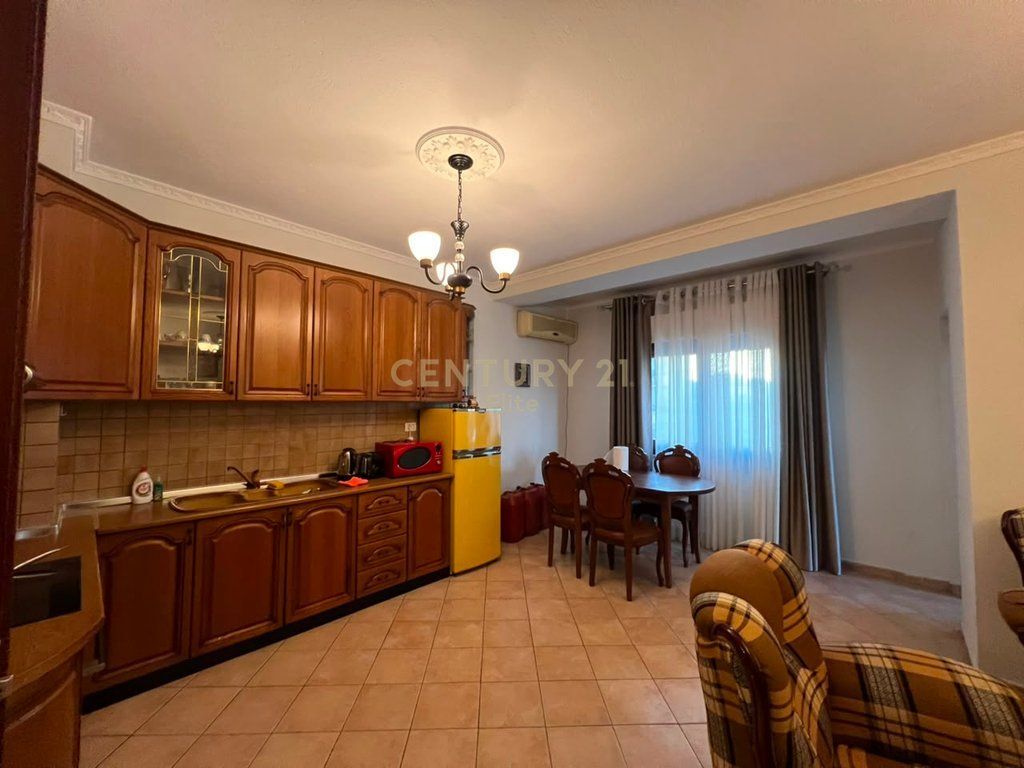 Appartamento 2+1+2 in affitto a Komuna e Parisit!