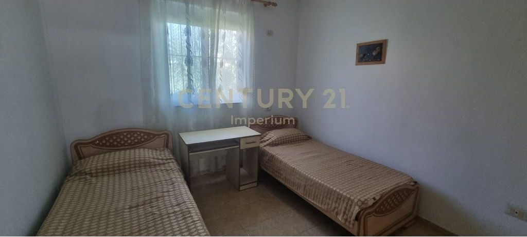 🏡 Shtëpi Private 2+1 me Qira – Kombinat, Tiranë