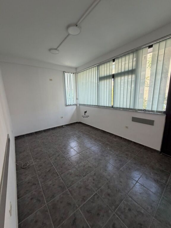 ZYRE ME QERA 200 M2 OXHAKU 200.000 LEKE FH-89509