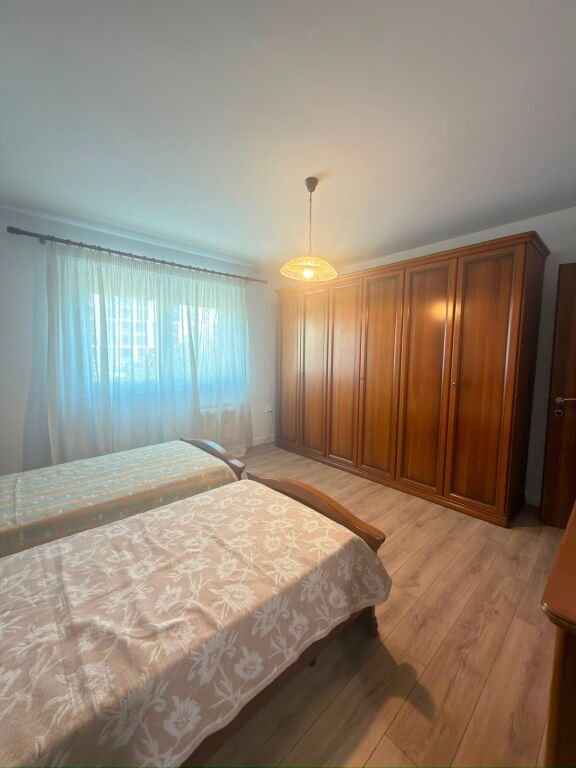 Jepet me qira apartament 2+1+2+parking tek Komuna e Parisit