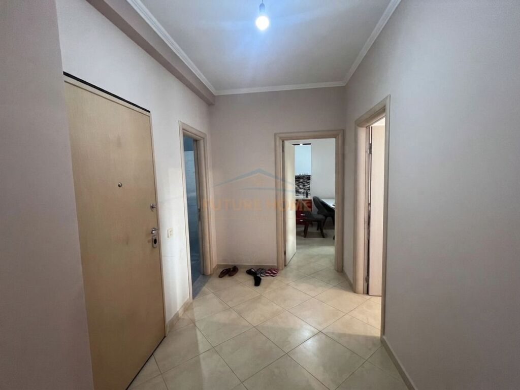 Shitet, Apartament 2+1+2, Unaza e Re