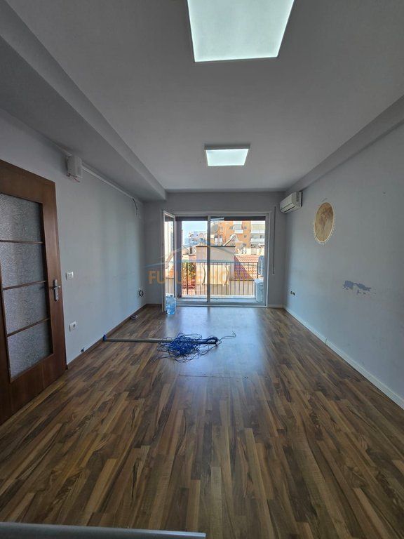 Qera, Ambient për Zyra , Rruga Frosina Plaku, Tirane