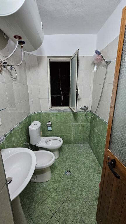 ruga Ferit Xhajko,pas Tirana Bank jepet me qera apartament , 2+1, 550Euro