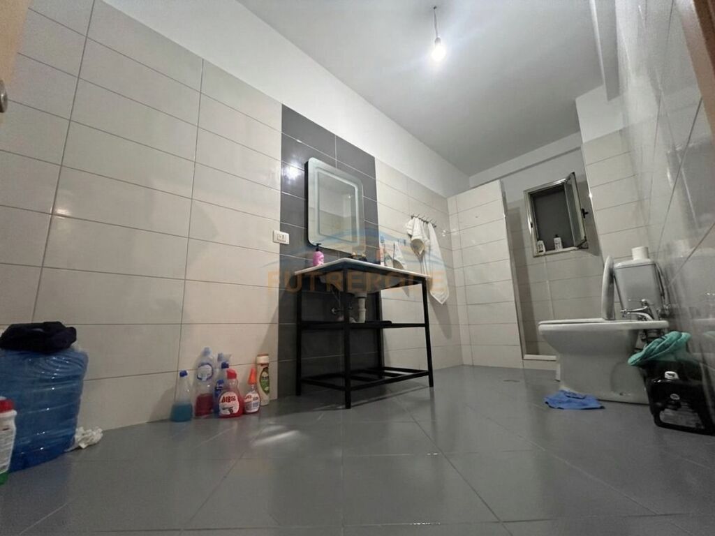 Shitet, Apartament 2+1+2, Unaza e Re