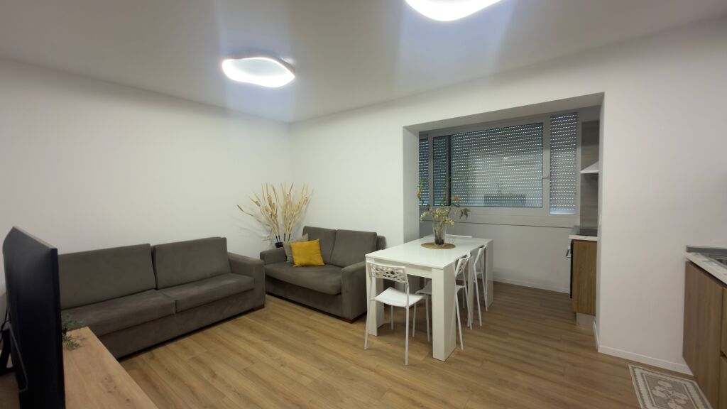JEPET ME QIRA APARTAMENT 3+1,Prane Pazarit te Ri ,🏷️75.000Leke