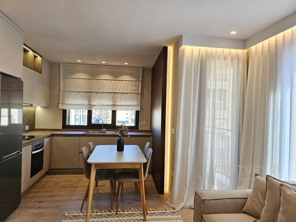 Ofrojme apartament 1+1 dhe post post parkimi per qira tek Rruga Barrikadave !