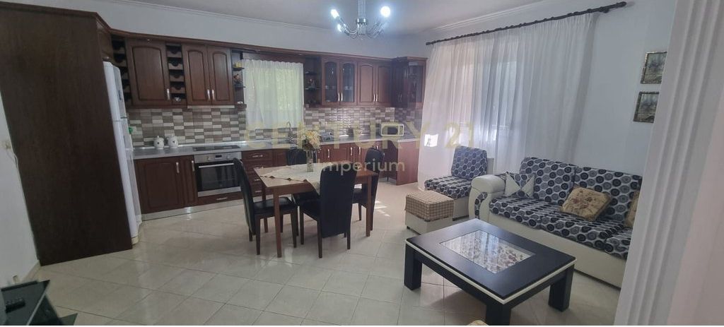 🏡 Shtëpi Private 2+1 me Qira – Kombinat, Tiranë