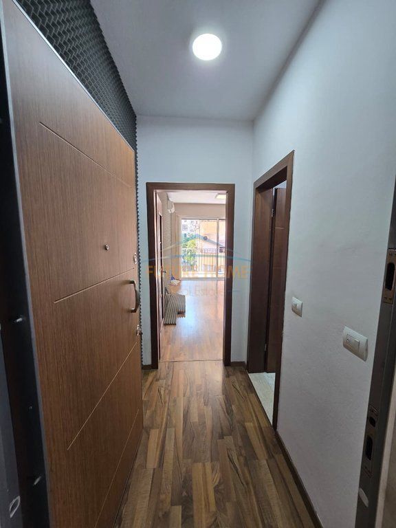 Qera, Ambient për Zyra , Rruga Frosina Plaku, Tirane