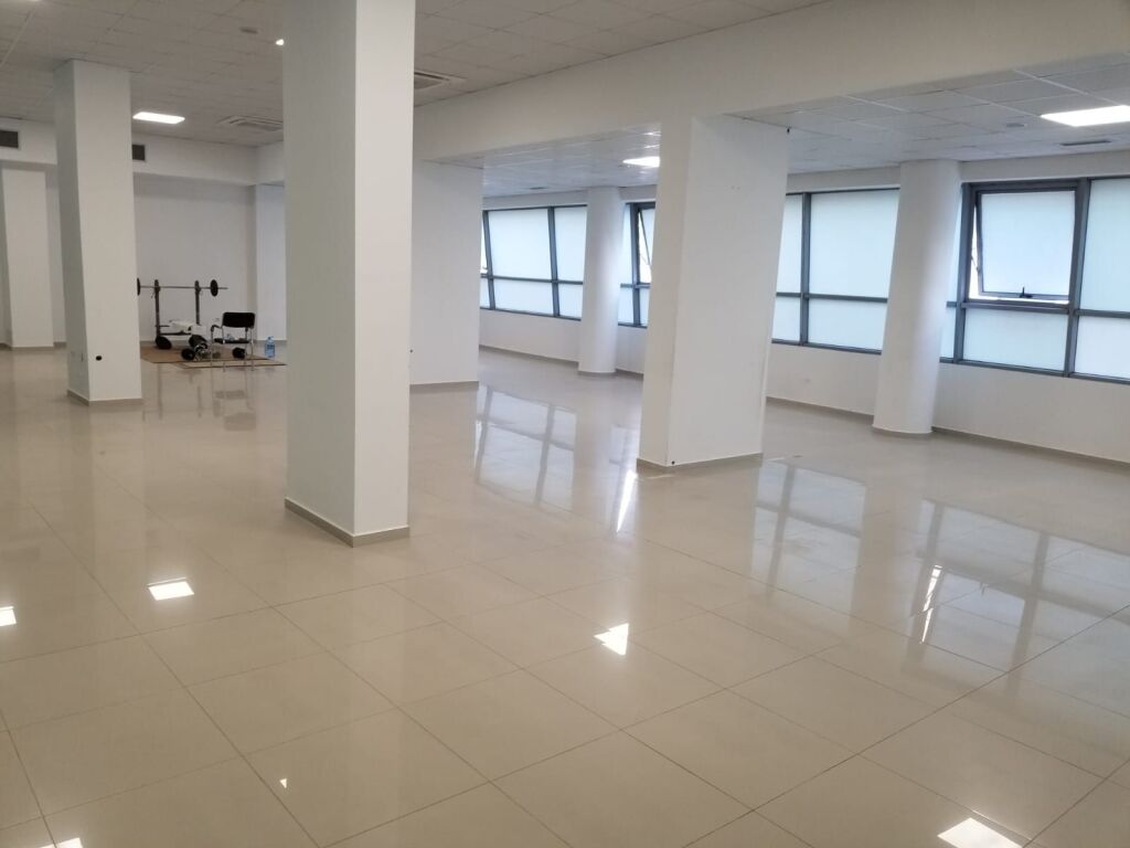 Jepet me qira ambient biznesi – Pranë Shkollës “Ismail Qemali”