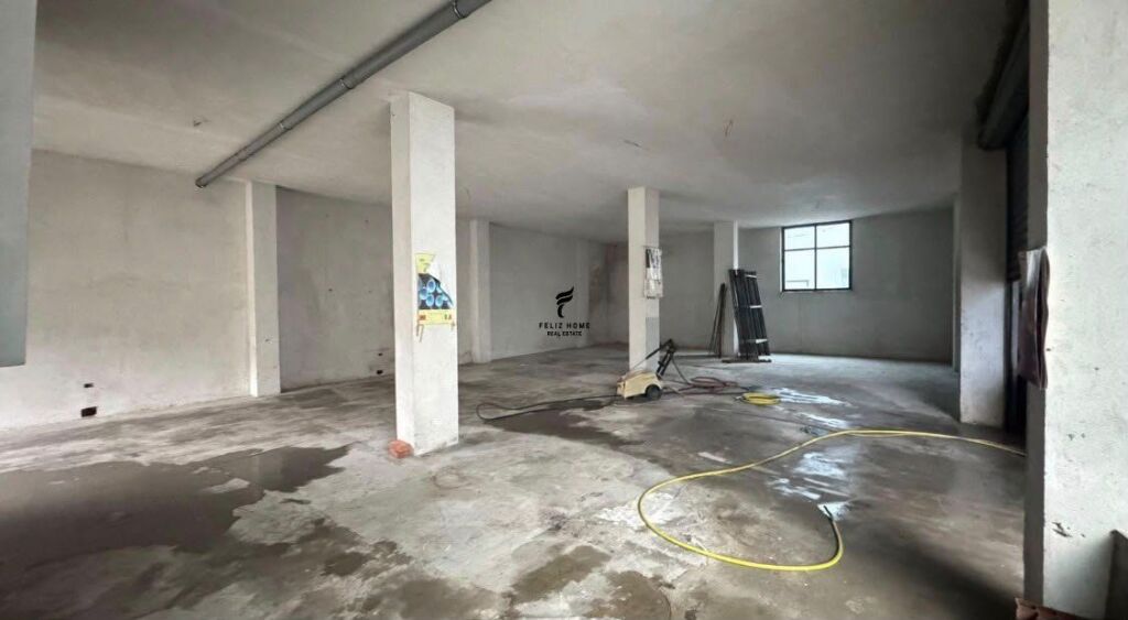 MAGAZINE ME QERA 150 M2 RRETHI I SHKOZES 50.000 LEKE FH-89467