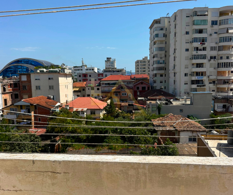 SHITET APARTAMENT 2+1 – BULEVARDI, DURRËS
