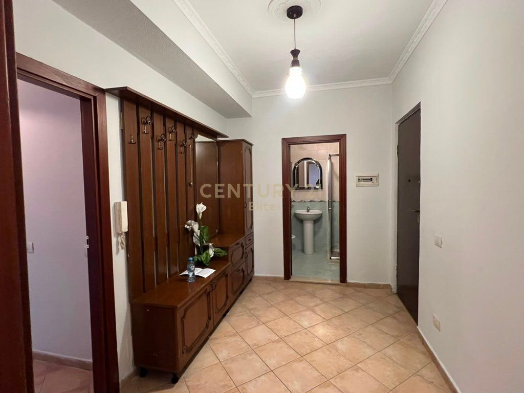 Appartamento 2+1+2 in affitto a Komuna e Parisit!