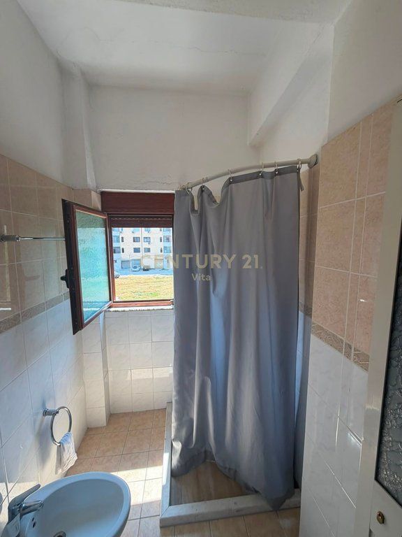 Apartament 3+1 me qira tek Stadiumi ,Durres !!
