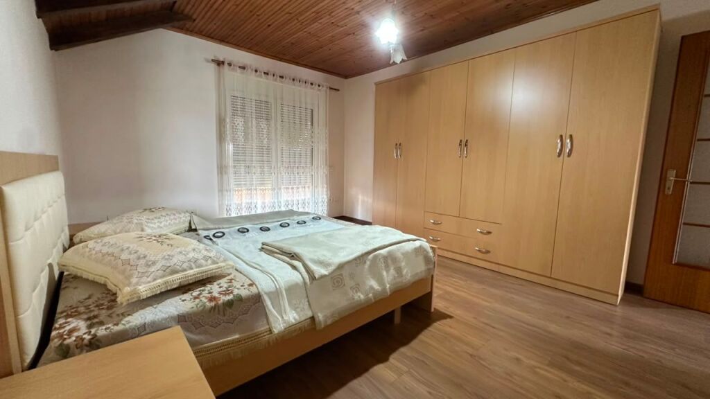 Apartament 3+1 per qira tek Xhamlliku