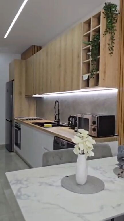 Appartamento 1+1 con arredamento moderno in vendita per investimento, nel centro di Librazhd 80.000 €