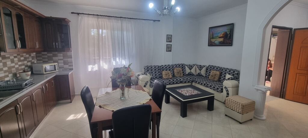 Shtepi private 400 euro ne kombinat