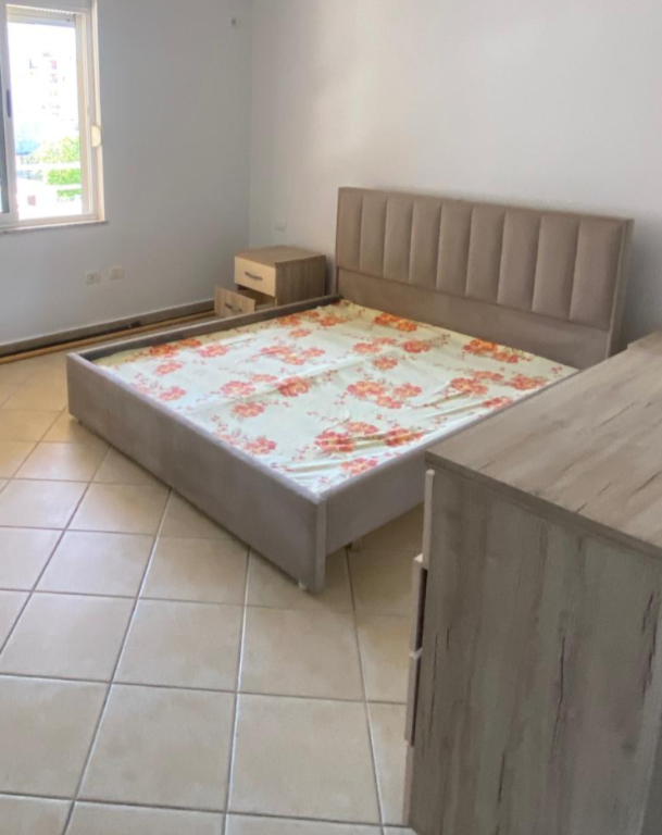 Appartamento 2+1+Veranda in vendita al Rondò ad Astir, Yzberisht.