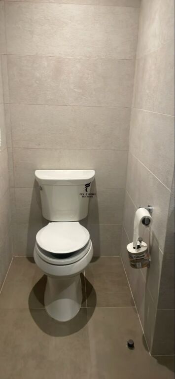 DYQAN ME QERA 130M2 RRUGA FERIT XHAJKO 200.000 LEKE FH-89430