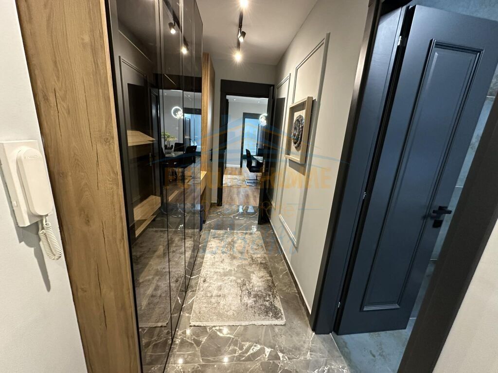 Qera, Apartament Luksoz 3+1+Post Parkimi, Rruga e Kavajes, Garden Building, Tirane