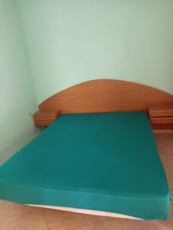 Garsionere  21000 leke . Rruga 5 maji