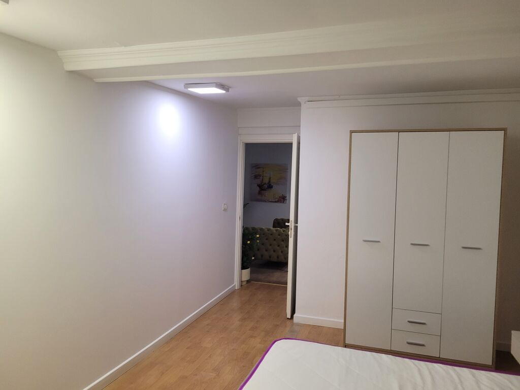 JEPET ME QERA APARTAMENT 2+1 – PRANË PRESIDENCËS