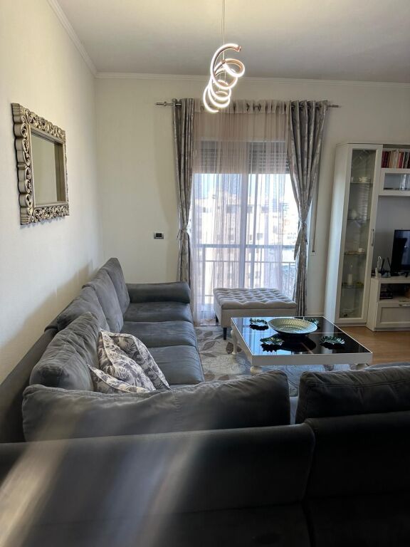 Appartamento Con Vista Mare E Porto 3+1+2 In Affitto, Durazzo!