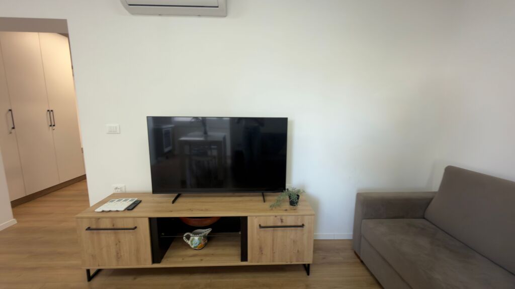 JEPET ME QIRA APARTAMENT 3+1,Prane Pazarit te Ri ,🏷️75.000Leke