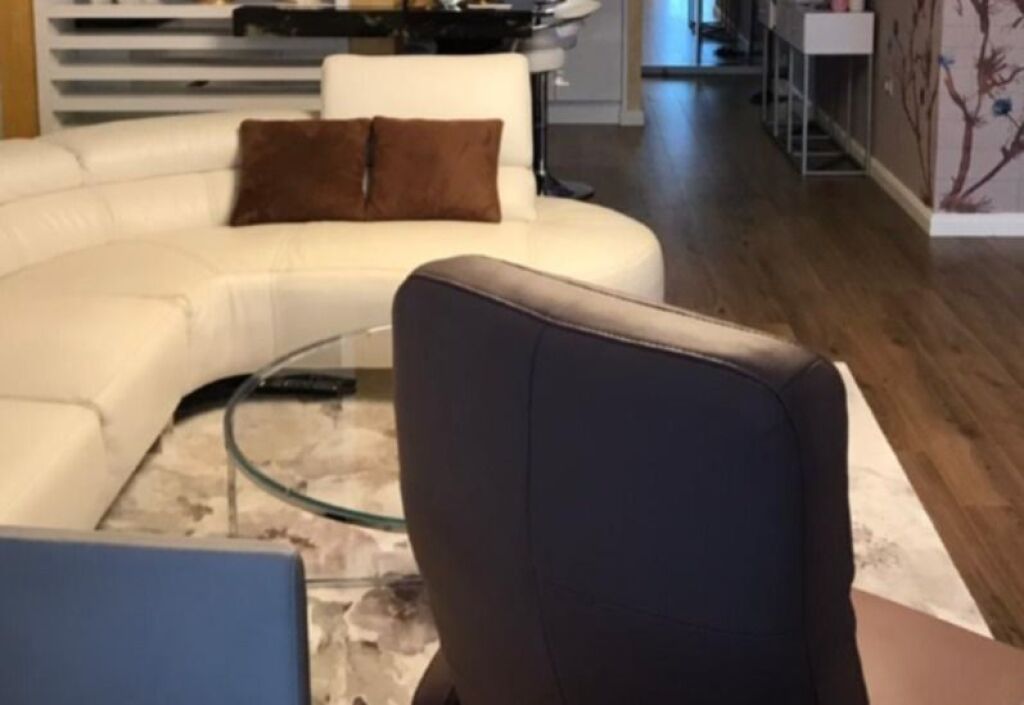 Jepet apartament 2+1+2+Post Parkimi me qira tek Liqeni i Thate , Kopshti Botanik .