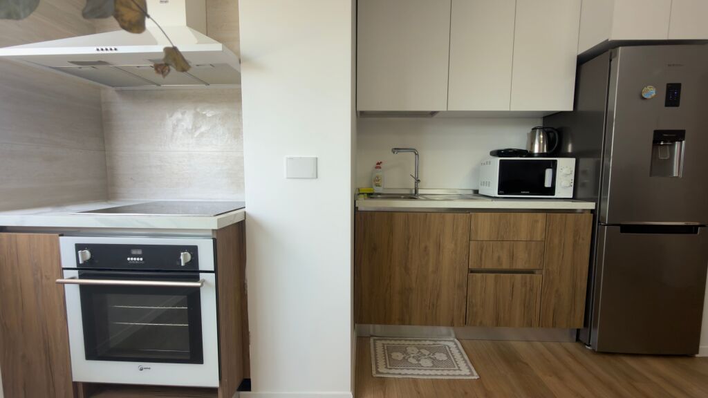 JEPET ME QIRA APARTAMENT 3+1,Prane Pazarit te Ri ,🏷️75.000Leke