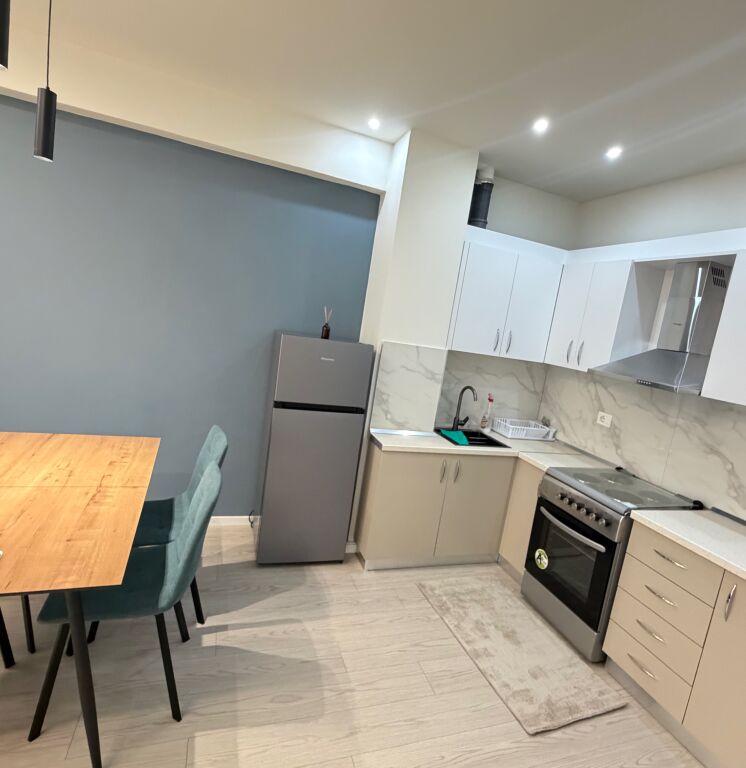 🏡 APARTAMENT 1+1 ME QIRA – BULEVARDI ZOGU I
