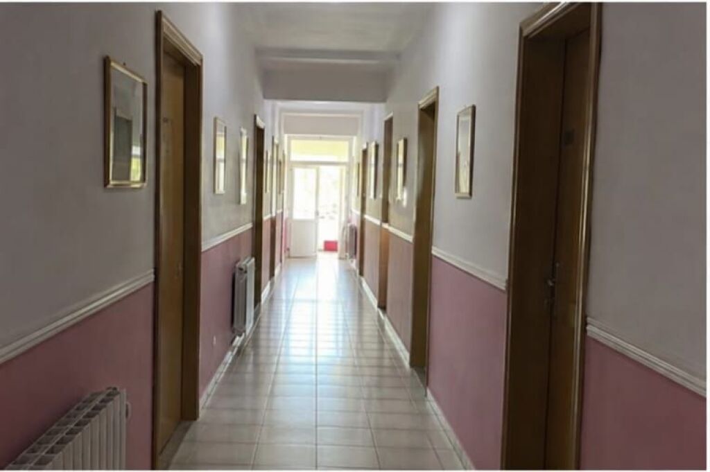 BUSINESS PREMISES. 500000 LEKE.FRESK