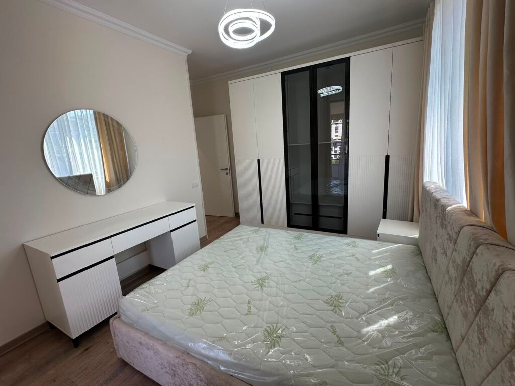 SHITET APARTAMENT 2+1 ME PAMJE NGA LIQENI– Liqeni i Thatë 🌿 📐 Sip. neto: 77.6 m² 🌿 Verandë: 17.3 m² 🏢 Sip. të përbashkëta: 11.6 m² 📏 Totale: 106.7 m²  🏢 Kati 4 🌅 Pamje nga liqeni 💶 273 milion lek