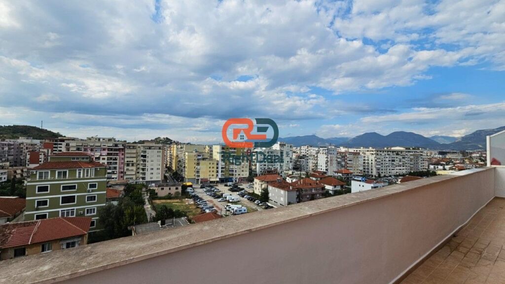 Ne Misto Mame, Jepet Me Qira Apartament 2+1+2+Verande, Mundesi Ideale Banimi !!!