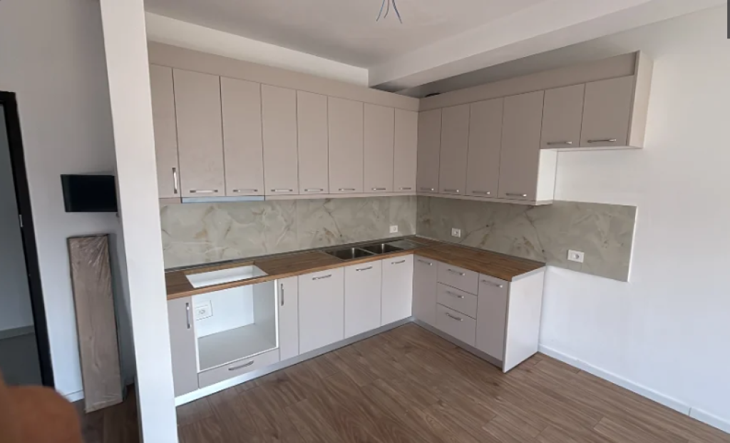 2 Apartments for Rent 5 Thousand Tirana