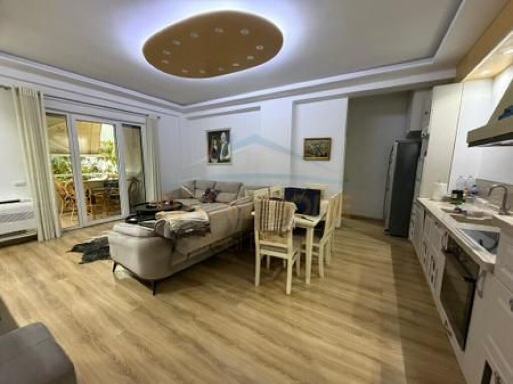 In vendita, Appartamento 2+1+2, Lago Secco, Tirana.