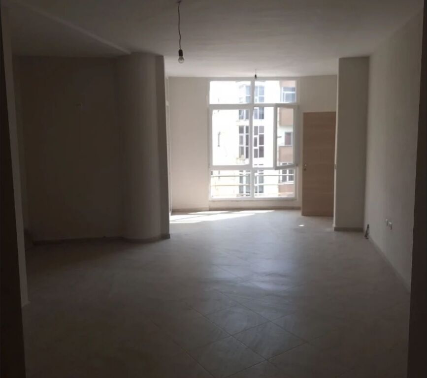 FRESK, APARTAMENT ME QERA 2+1+2