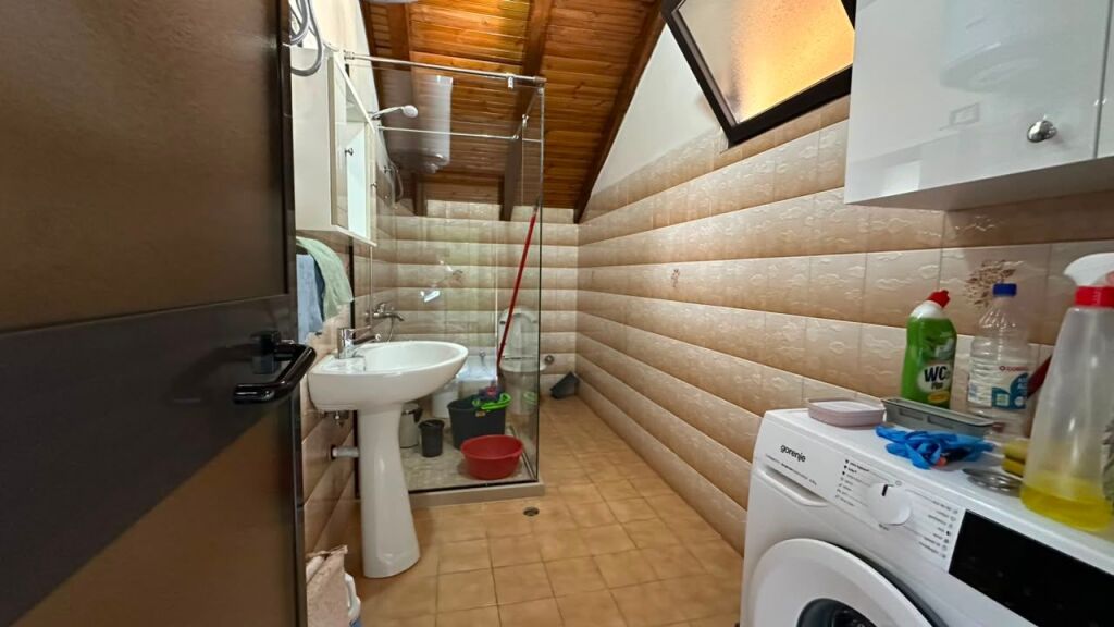 Apartament 3+1 per qira tek Xhamlliku